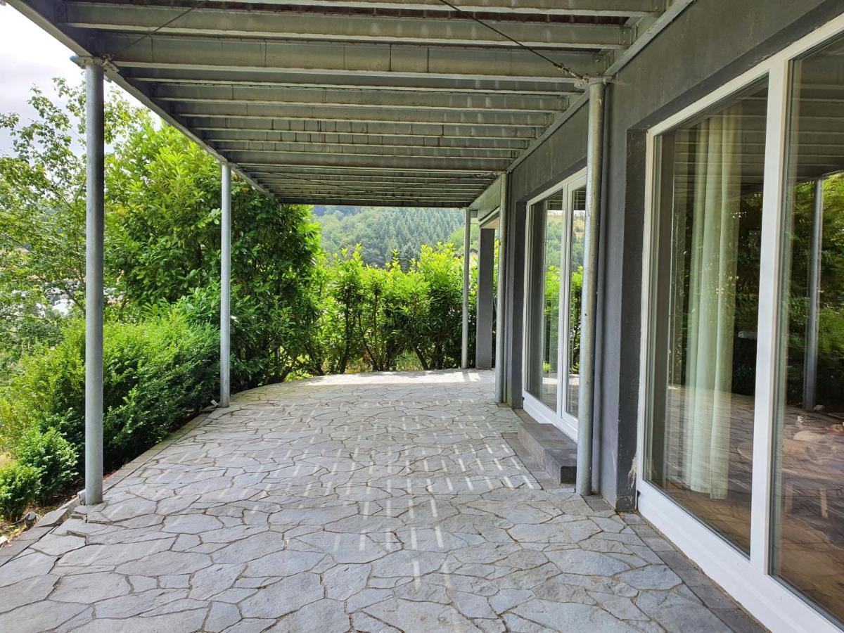 River Mosel Holiday Homes, Meerfeld Studio With A Lake View Bagian luar foto