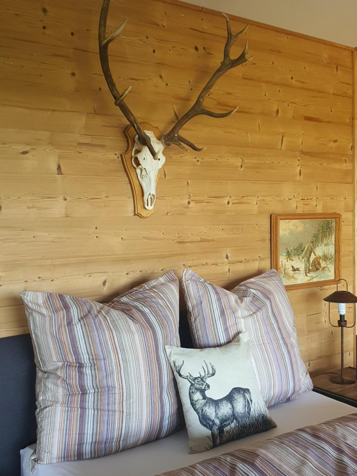 River Mosel Holiday Homes, Meerfeld Studio With A Lake View Bagian luar foto