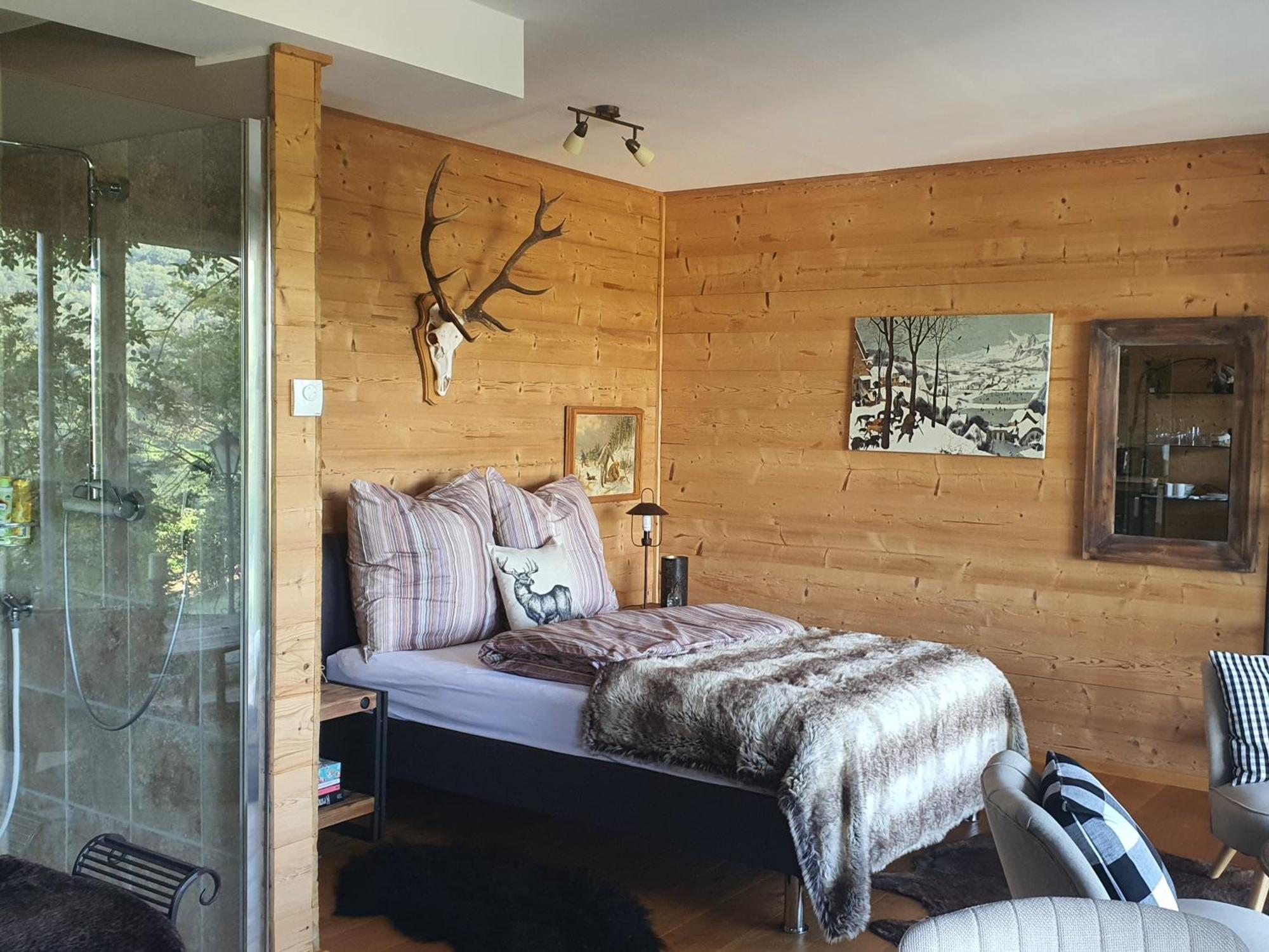 River Mosel Holiday Homes, Meerfeld Studio With A Lake View Bagian luar foto