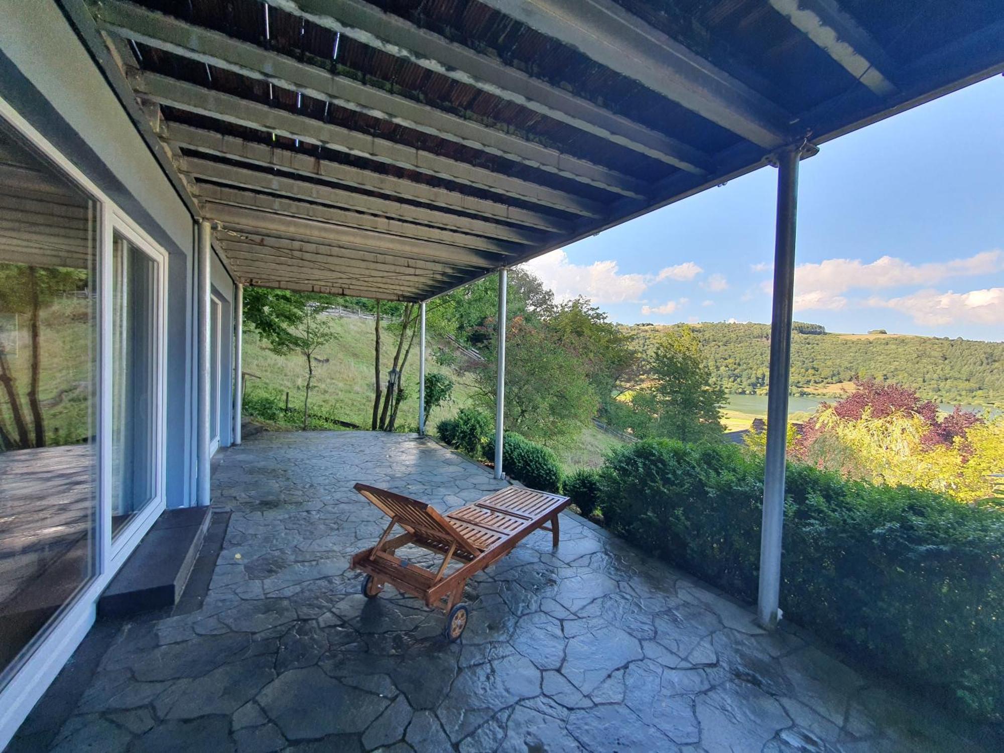 River Mosel Holiday Homes, Meerfeld Studio With A Lake View Bagian luar foto