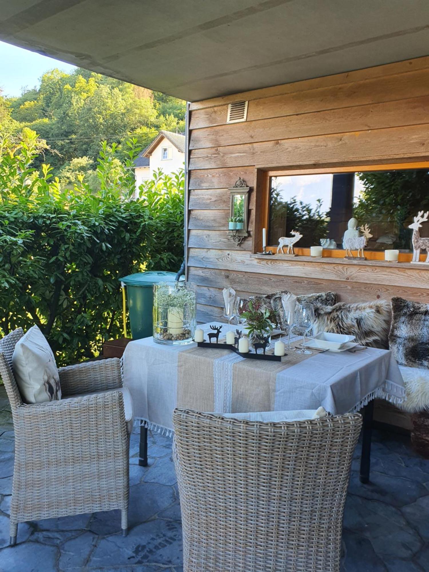River Mosel Holiday Homes, Meerfeld Studio With A Lake View Bagian luar foto