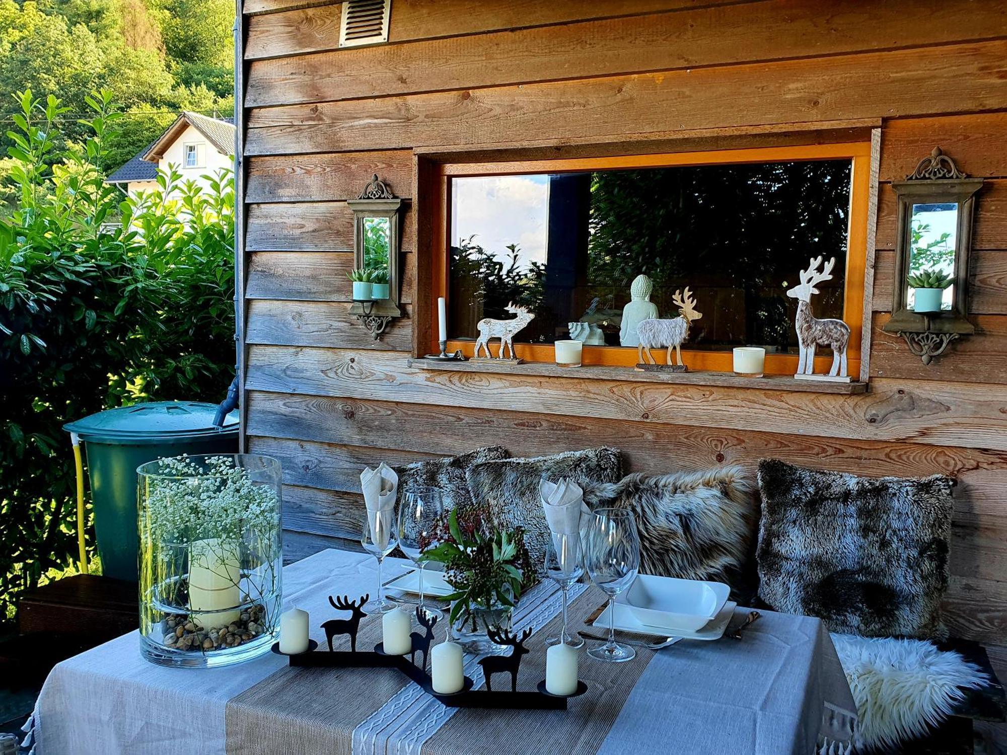 River Mosel Holiday Homes, Meerfeld Studio With A Lake View Bagian luar foto