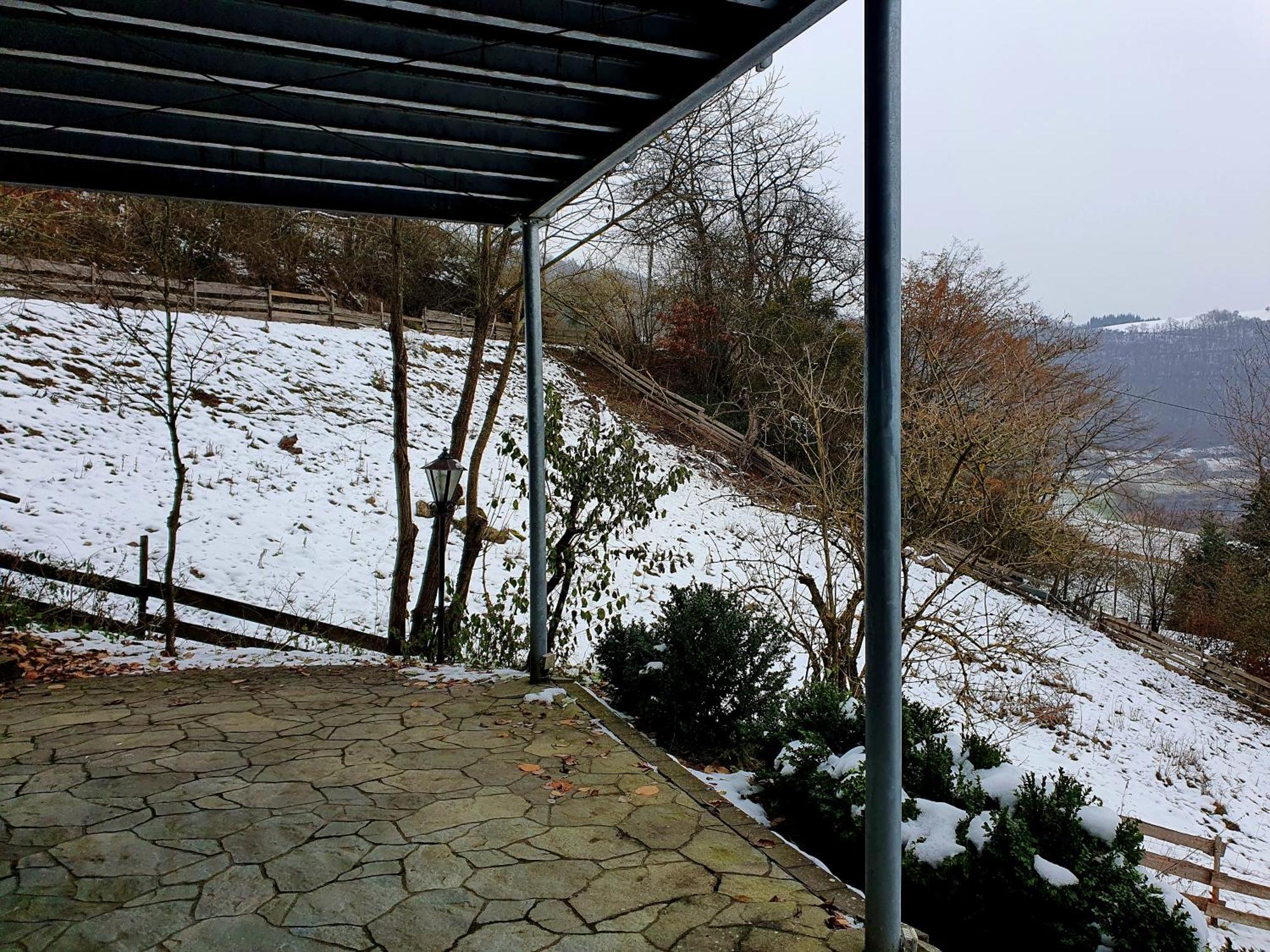 River Mosel Holiday Homes, Meerfeld Studio With A Lake View Ruang foto